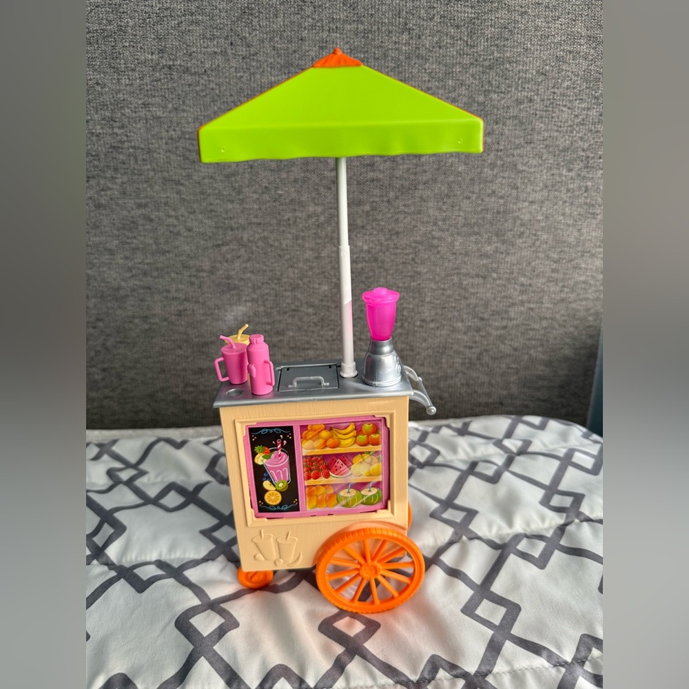 Barbie Juice Cart with Pink Blender and Green Umbrella